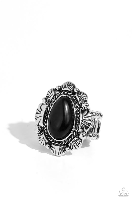 Paparazzi Rings - SCALLOPED in Stone - Black