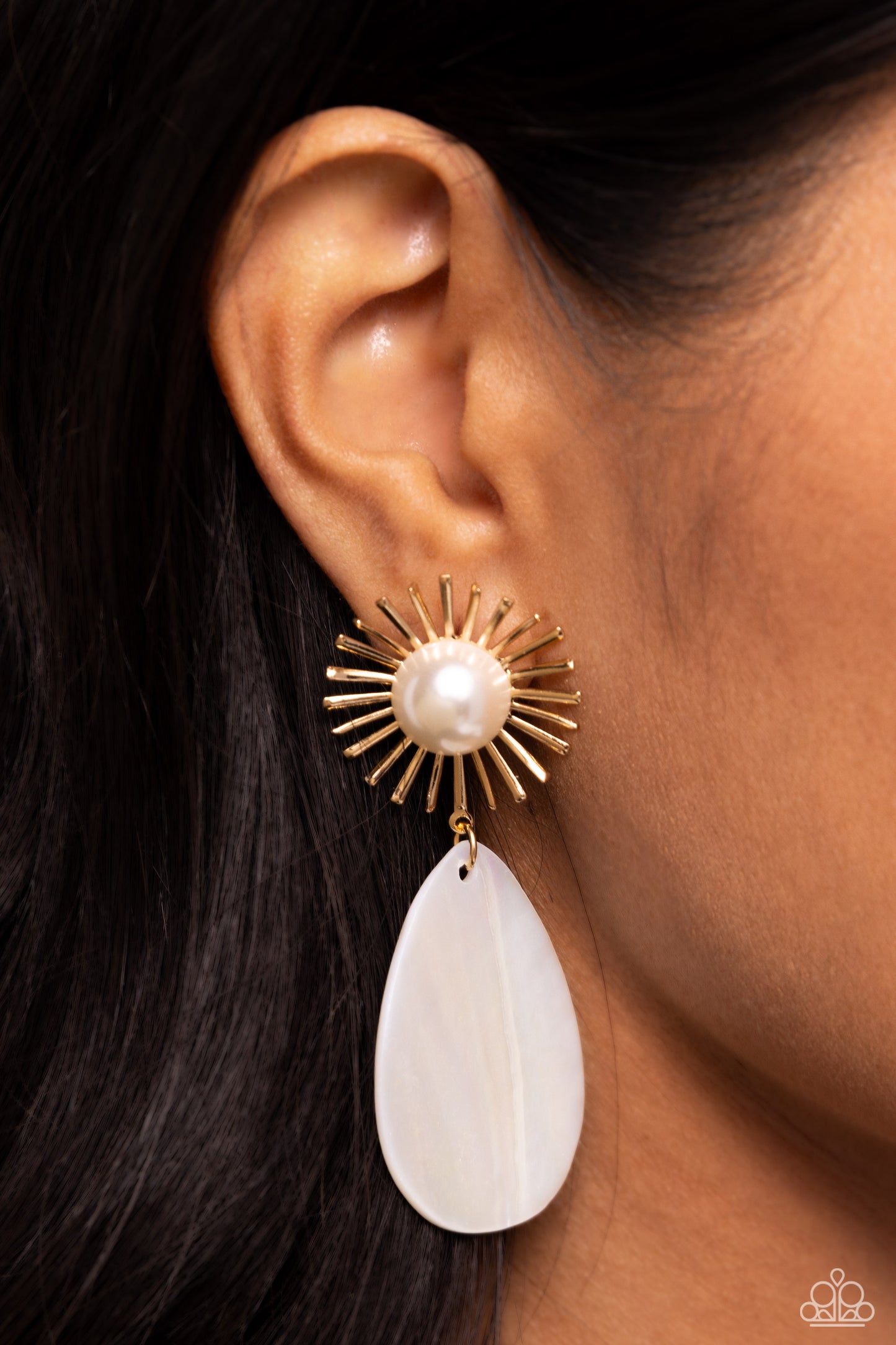 Paparazzi Earrings - Sunburst Sophistication - Gold
