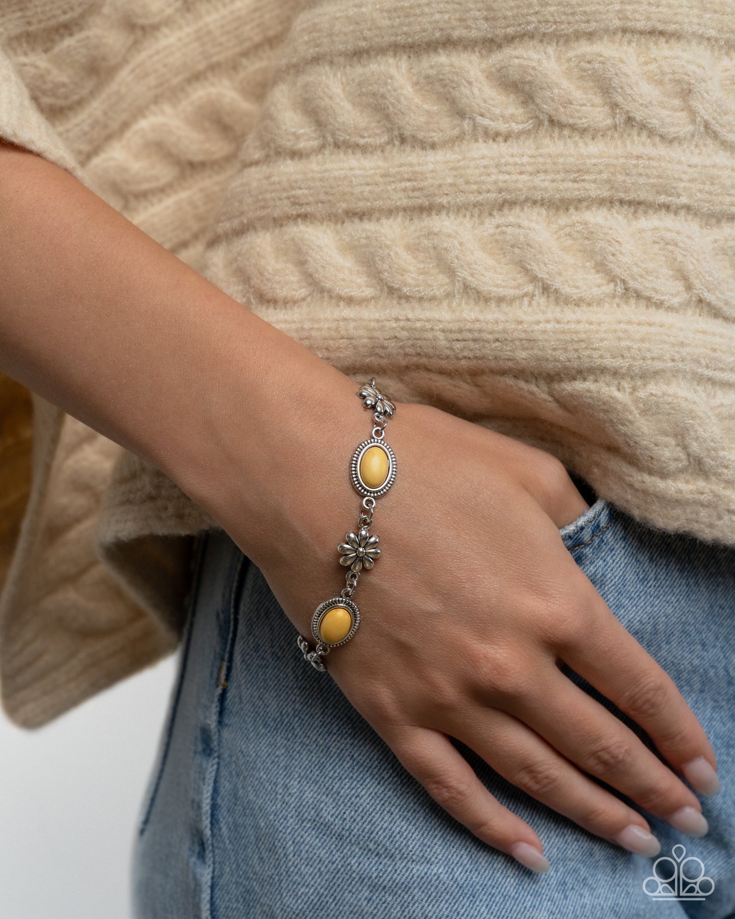 Paparazzi Bracelets - Earthy Estate - Yellow