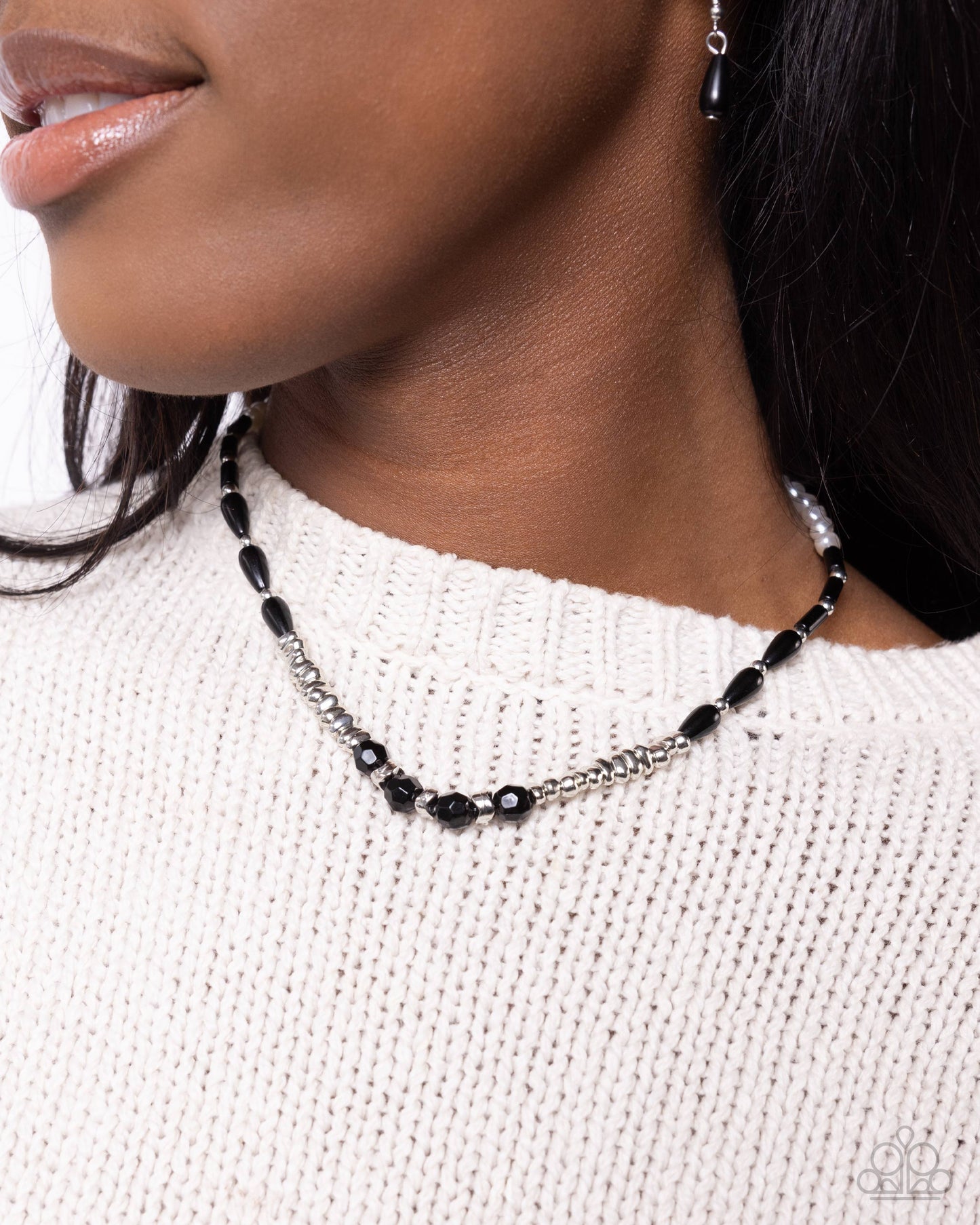 Paparazzi Necklaces - Dainty Diversity - Black