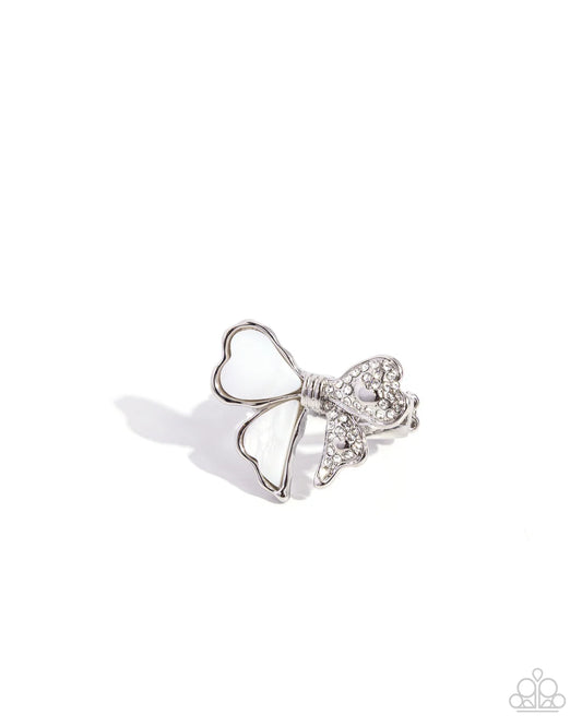 Paparazzi Rings - Bow-stopper - White