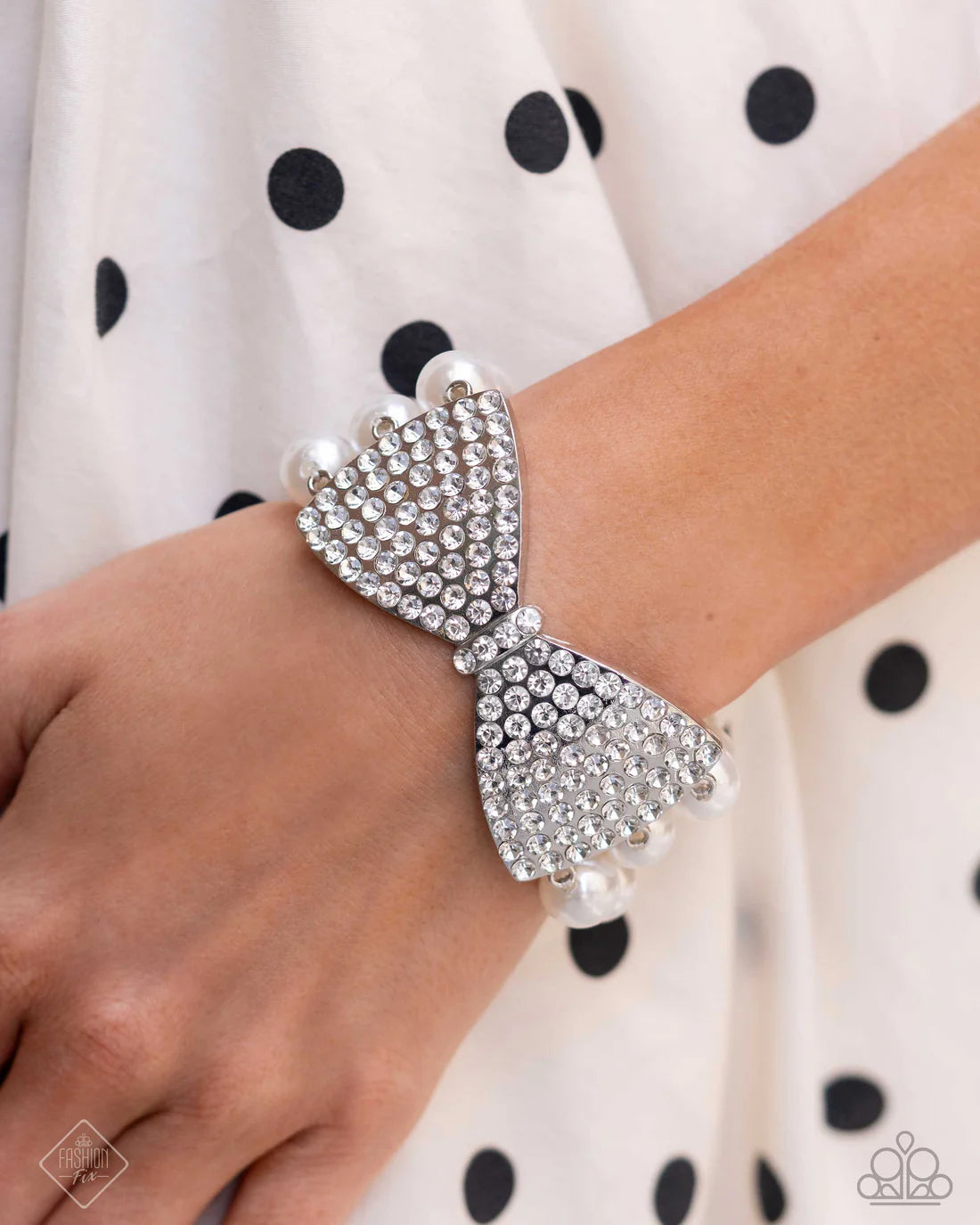 Paparazzi Bracelets - Dashing Demeanor - White - Fashion Fix