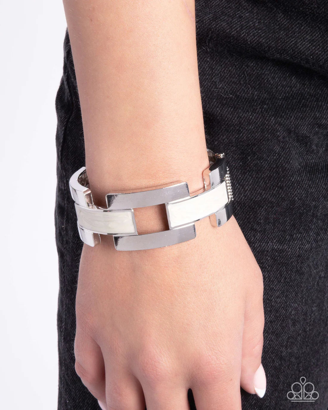 Paparazzi PREORDER Bracelets - Modern Merger - Silver