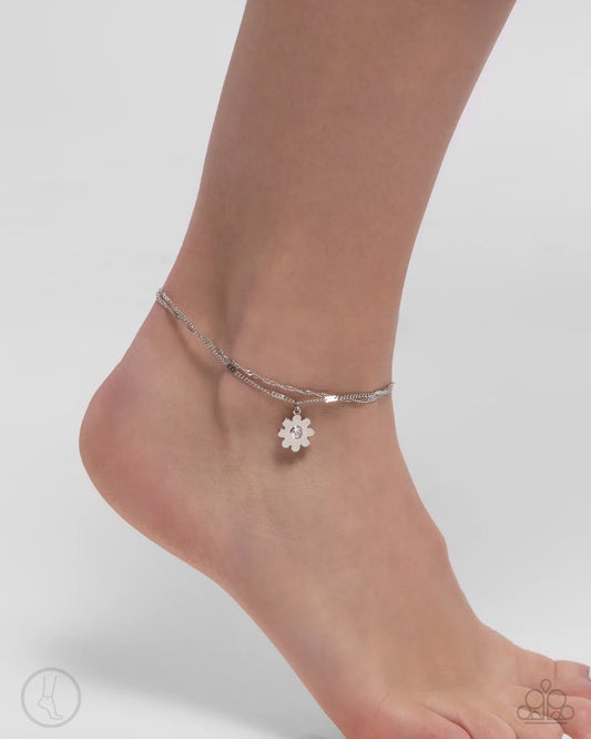 Paparazzi Anklets - Blossoming Breeze - White