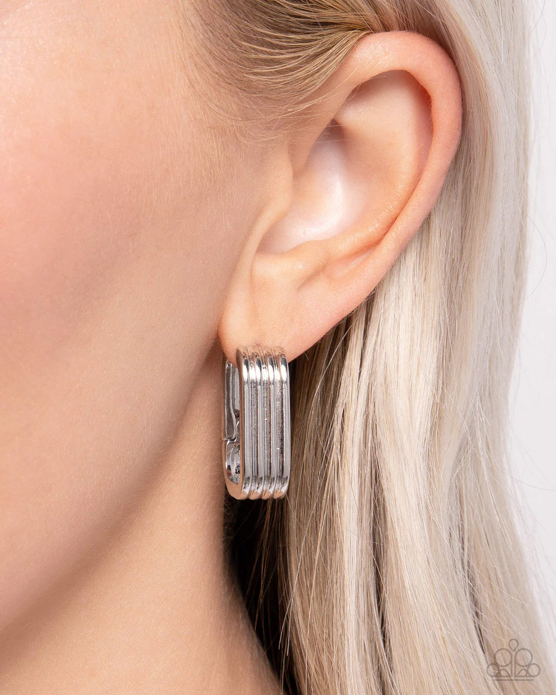 Paparazzi Earrings - Vendetta Vanity - Silver