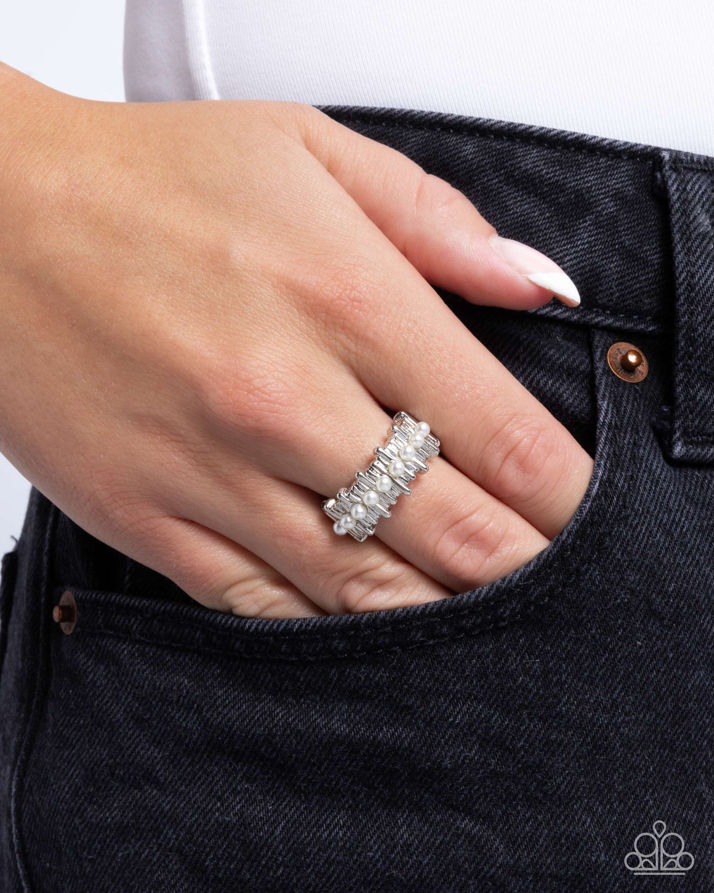 Paparazzi PREORDER Rings - Pearly Provision - White