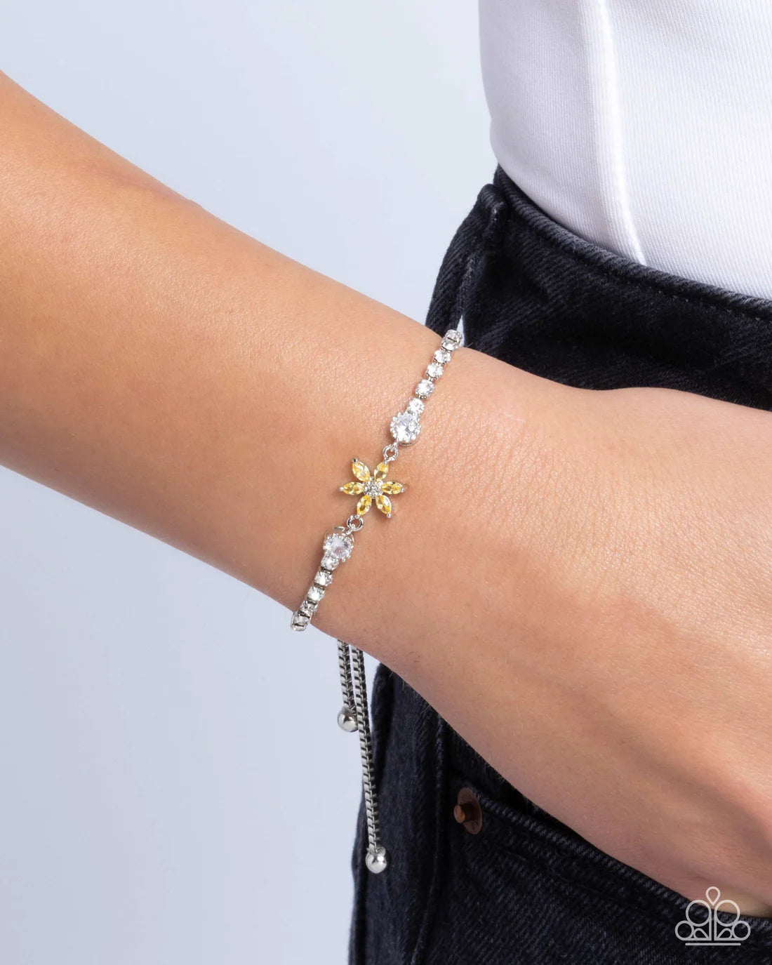 Paparazzi PREORDER Bracelets - Dainty Delivery - Yellow