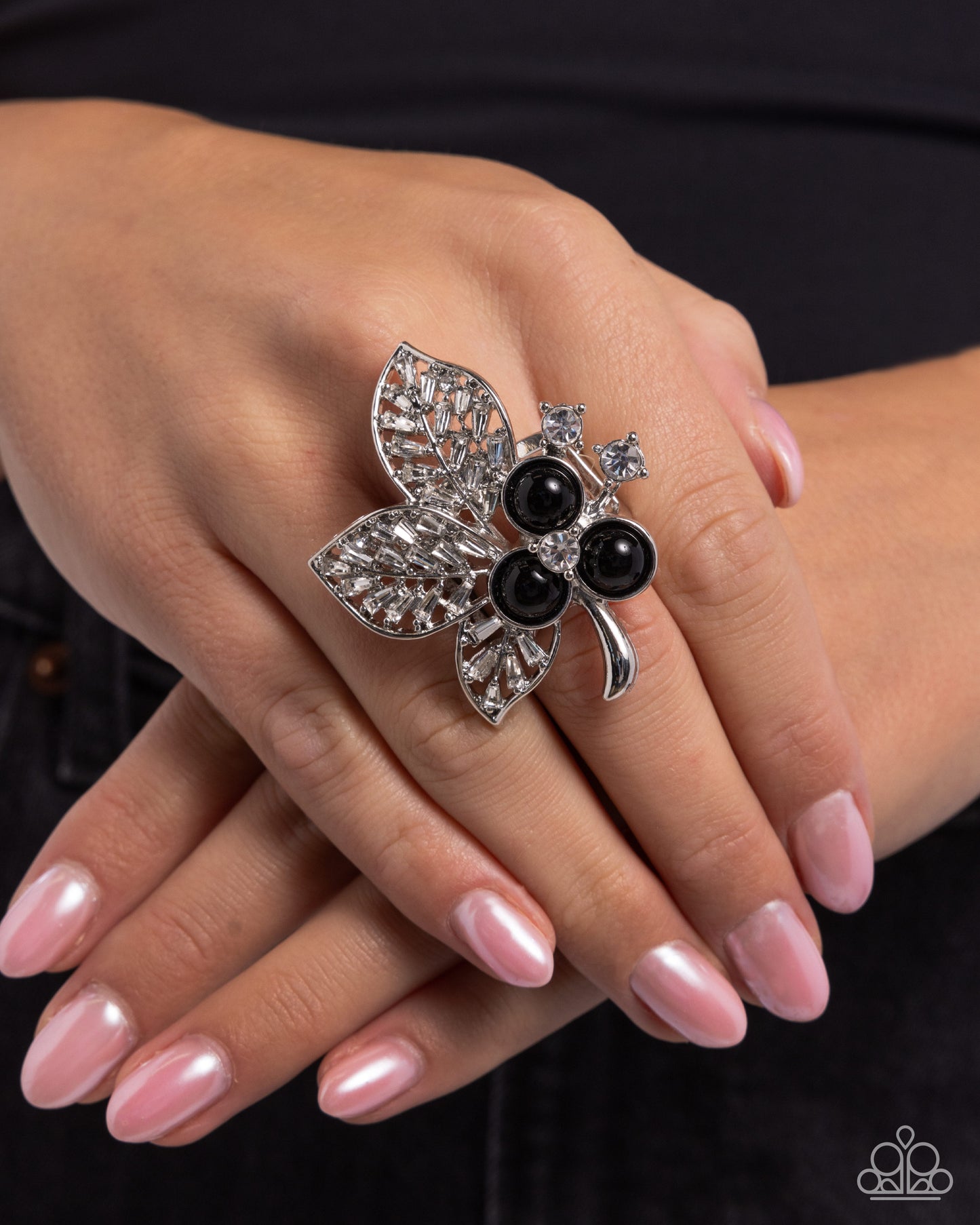 Paparazzi PREORDER Rings - Luminescent Leaves - Black