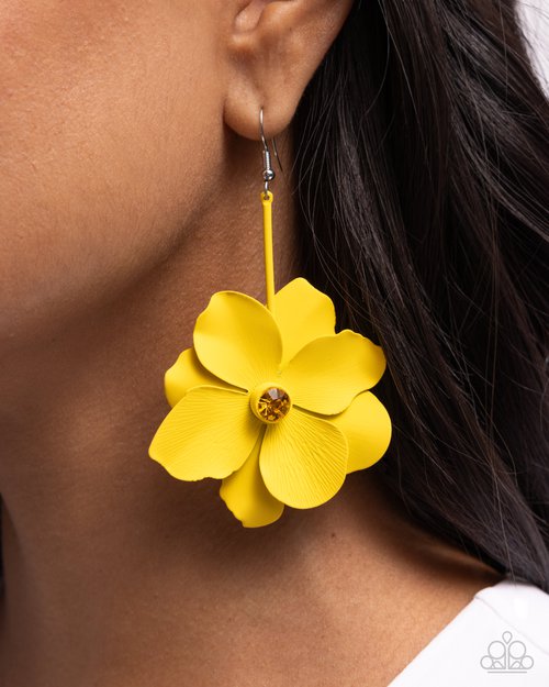 Paparazzi PREORDER Earrings - Generous Glisten - Yellow