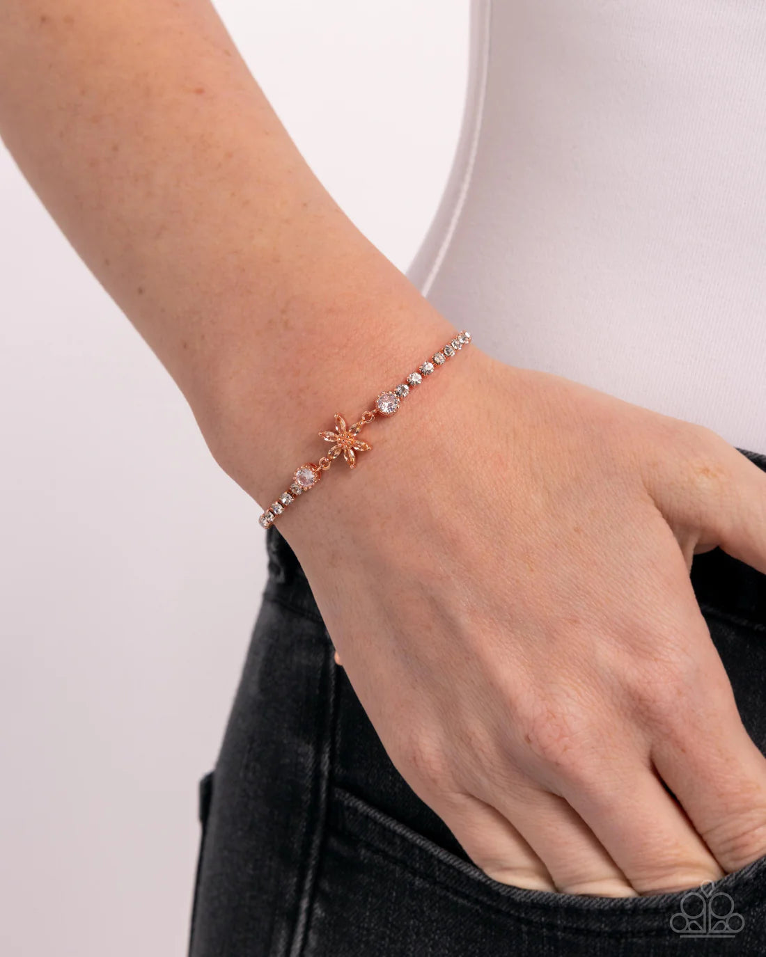 Paparazzi Bracelets - Dainty Delivery - Copper