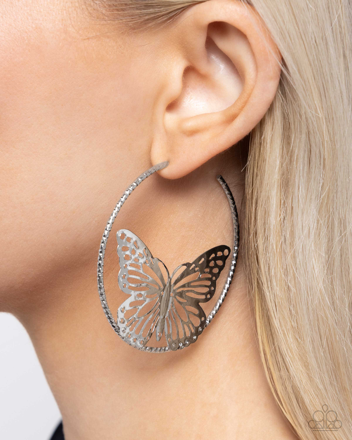 Paparazzi Earrings - Aerial Alias - Silver