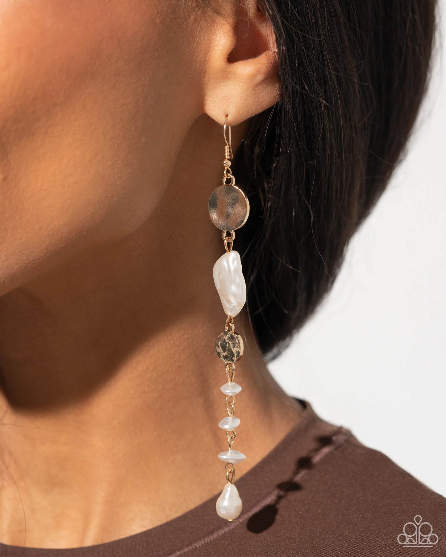 Paparazzi Earrings - Cosmopolitan Chic - Gold
