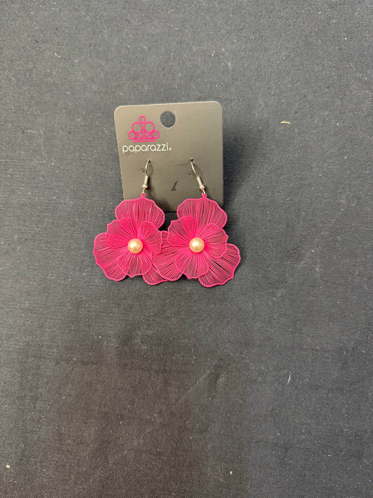 Paparazzi Earrings - Petal The Score - Piink