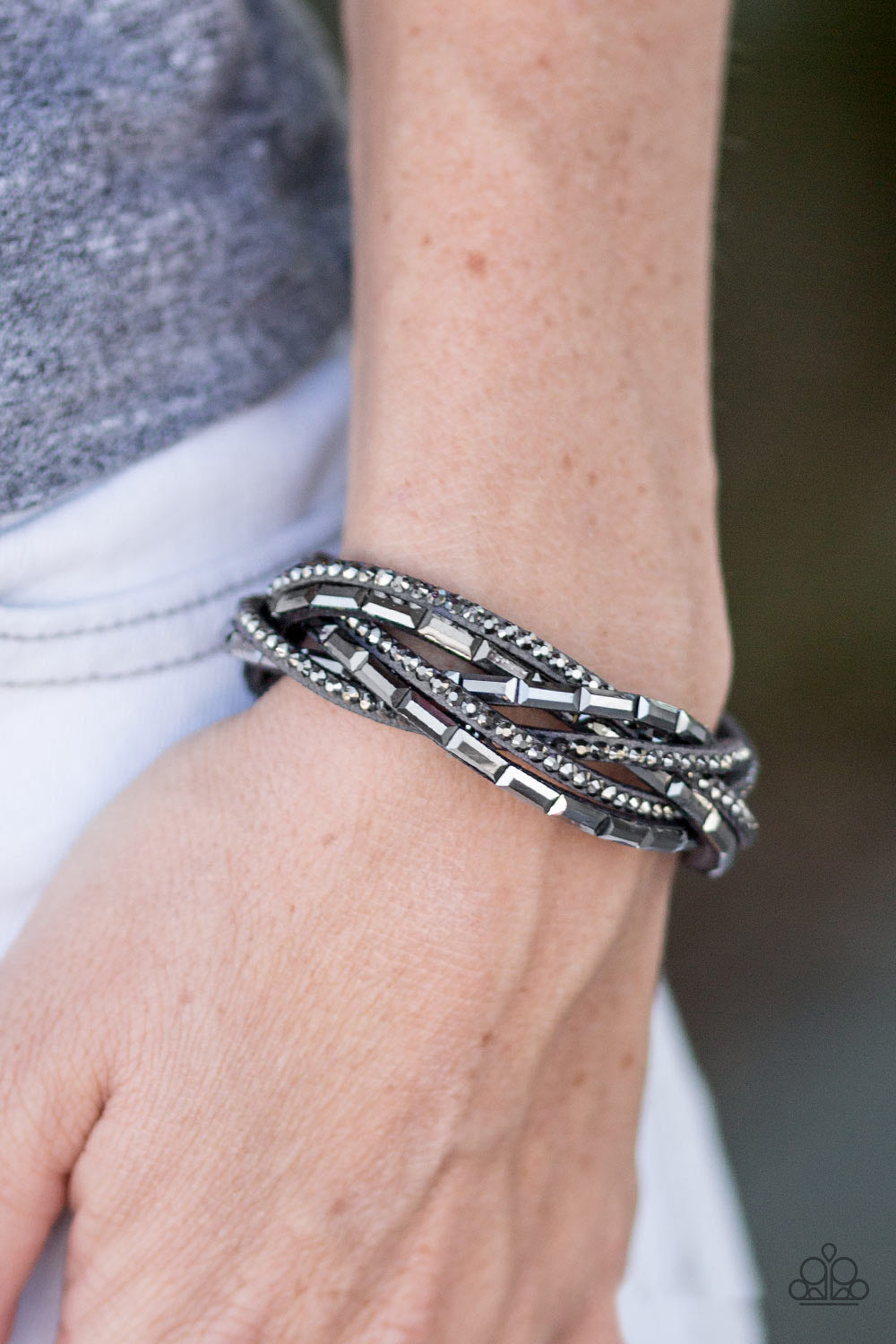 Paparazzi Urban Collection bracelet - Too Cool For School - Silver