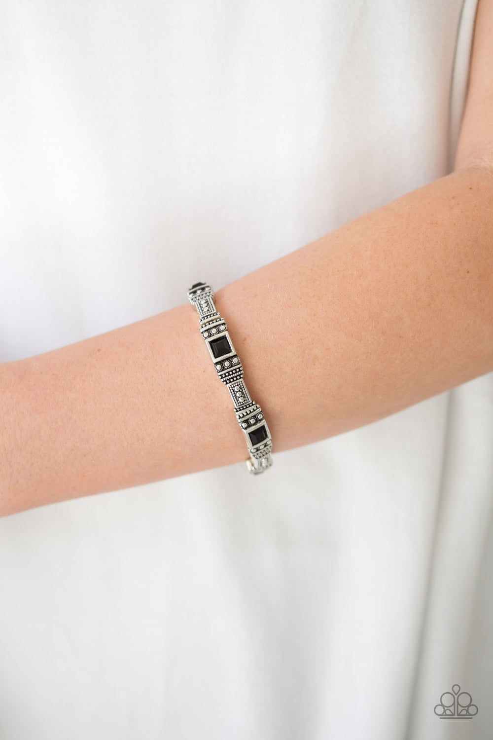 Paparazzi Bracelets - Totally Traveler - Black