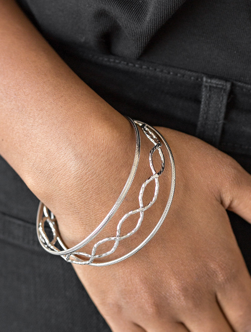 Paparazzi Bracelets - Metal Manic - Silver Bangle