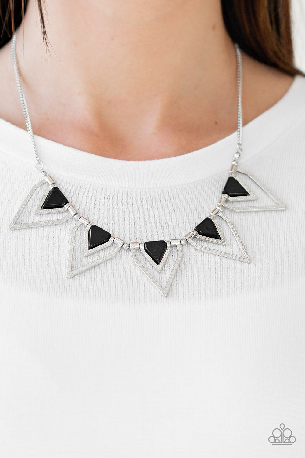 Paparazzi Necklaces - The Pack Leader - Black