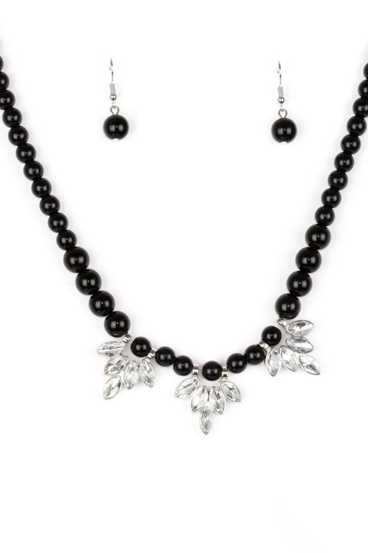 Paparazzi Necklaces - Society Socialite - Black