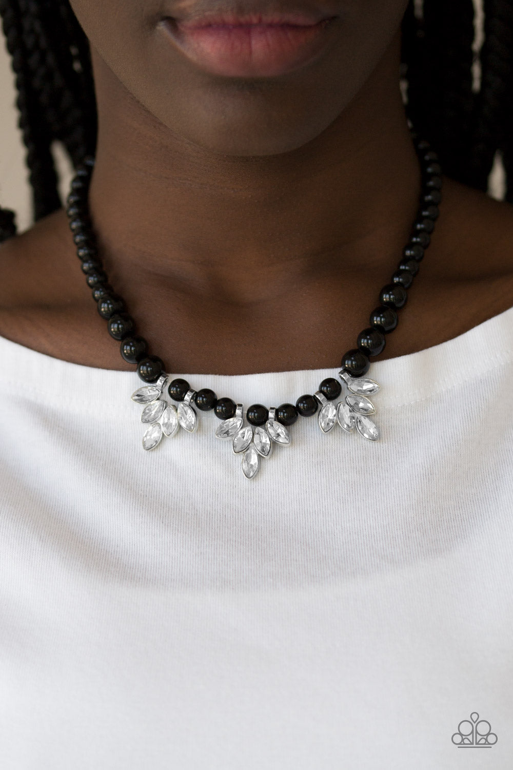 Paparazzi necklace - Society Socialite - Black