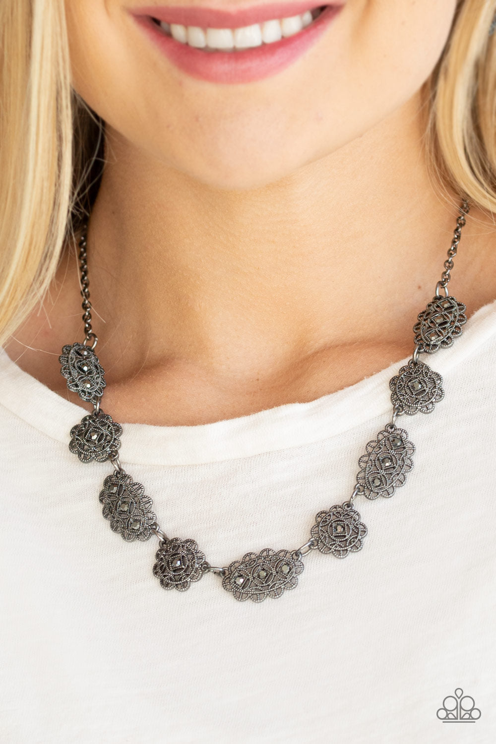Paparazzi Necklaces - Vintage Vogue - Black
