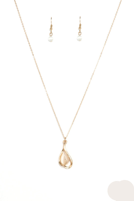 Paparazzi Necklaces - Tell Me A Love Story - Gold