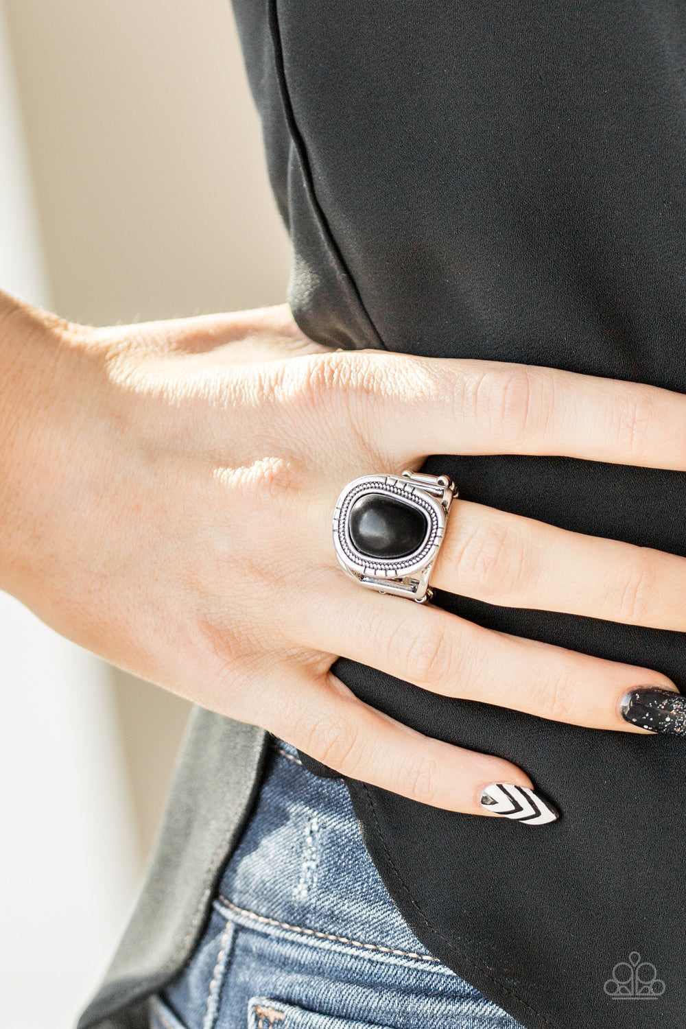 Paparazzi Rings - Out On The Range - Black