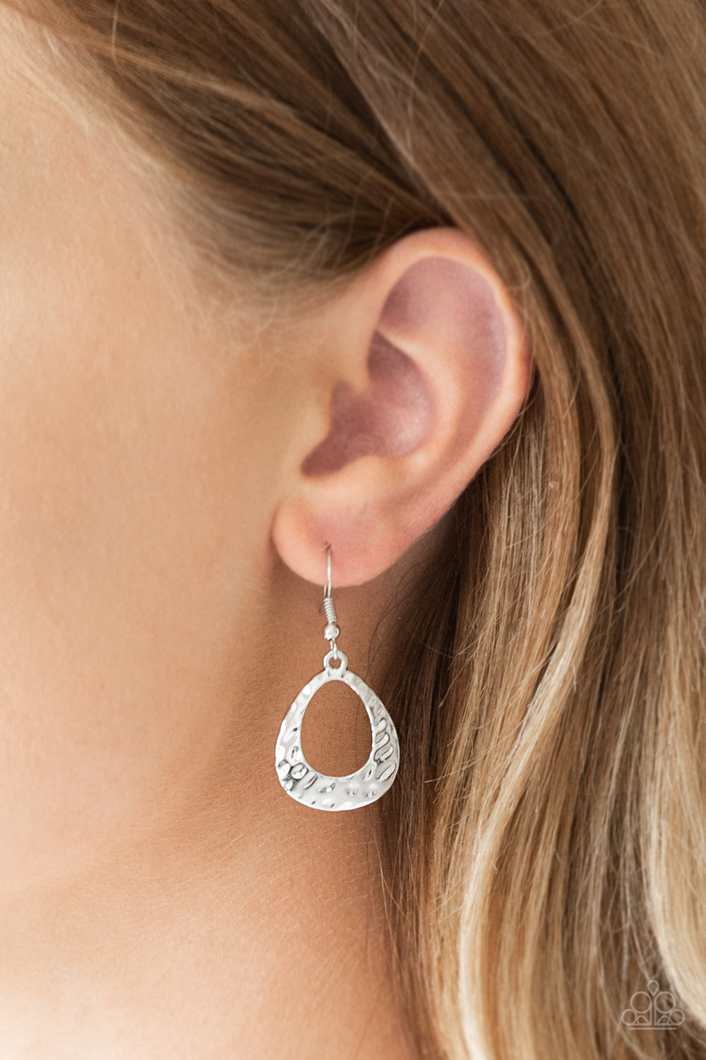 Paparazzi earring - Radiantly Rugged - Silver