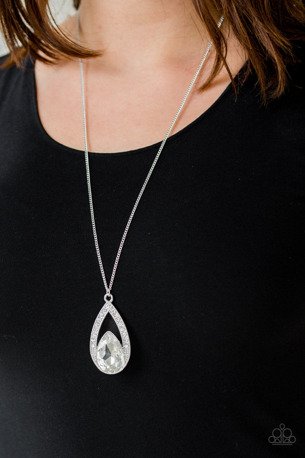 Paparazzi Necklaces - Notorious Noble - White