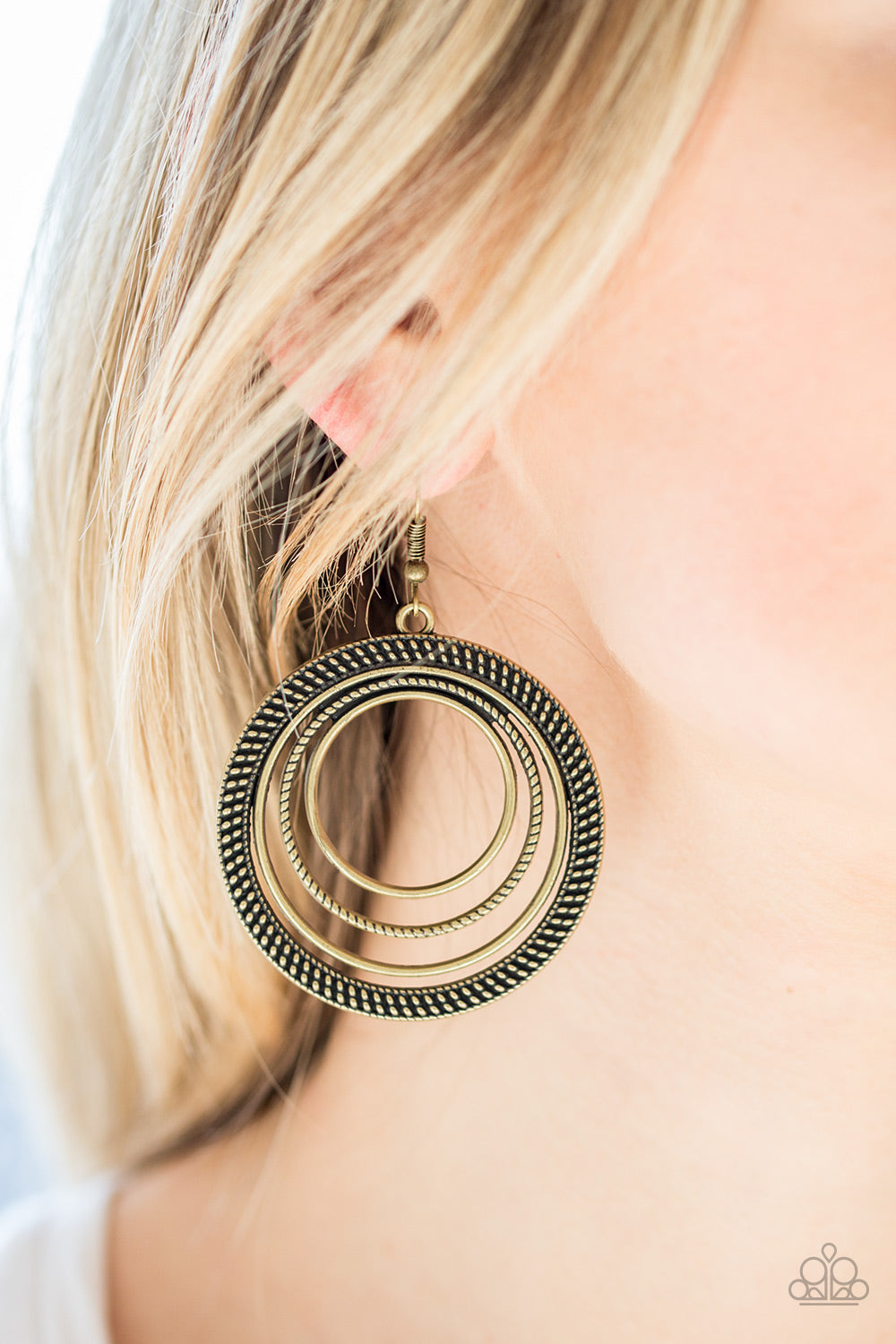 Paparazzi earring - Totally Textured - Brass