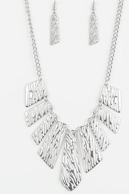Paparazzi Necklaces - Texture Tigress - Silver