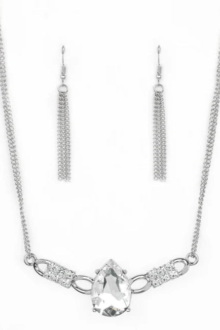 Paparazzi Necklaces - Way to Make an Entrance - White