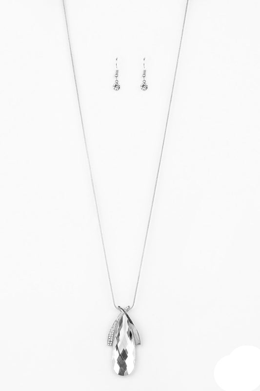 Paparazzi Necklaces - Stellar Sophistication - White