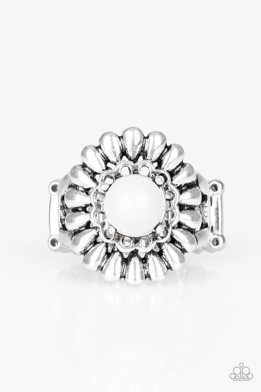 Paparazzi Rings - Poppy Pep - White