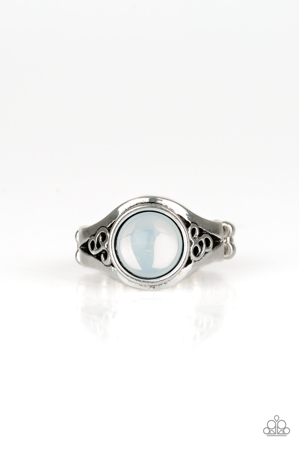 Paparazzi Rings - It Just Goes To Glow - White