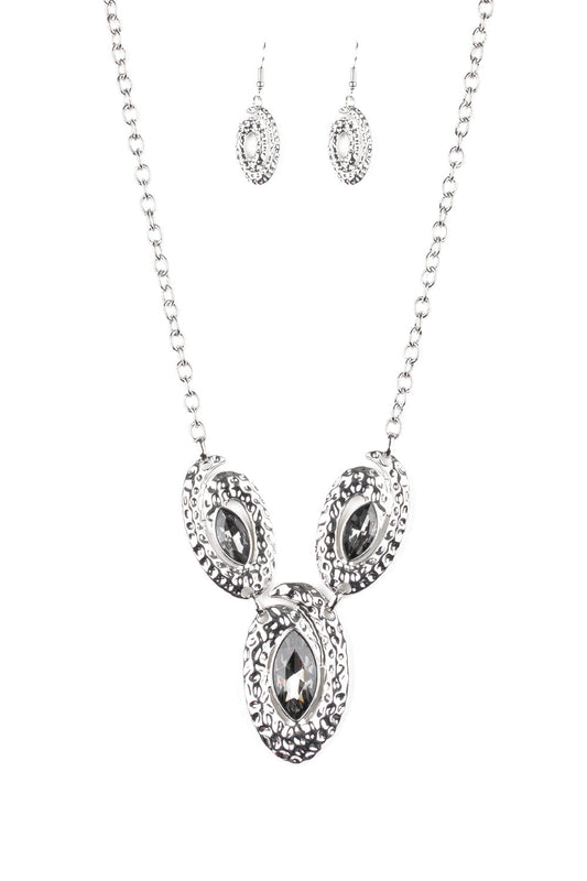 Paparazzi Necklaces - Metro Mystique - Silver