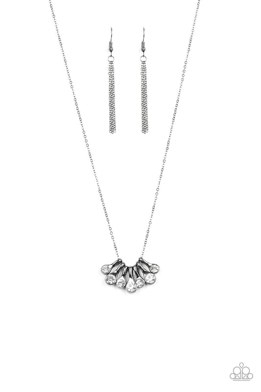 Paparazzi Necklaces - Slide Into Shimmer - Black