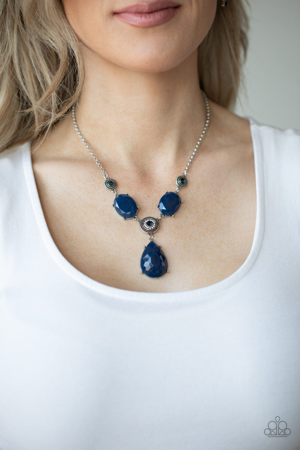 Paparazzi Necklaces - Heirloom Hideaway - Blue