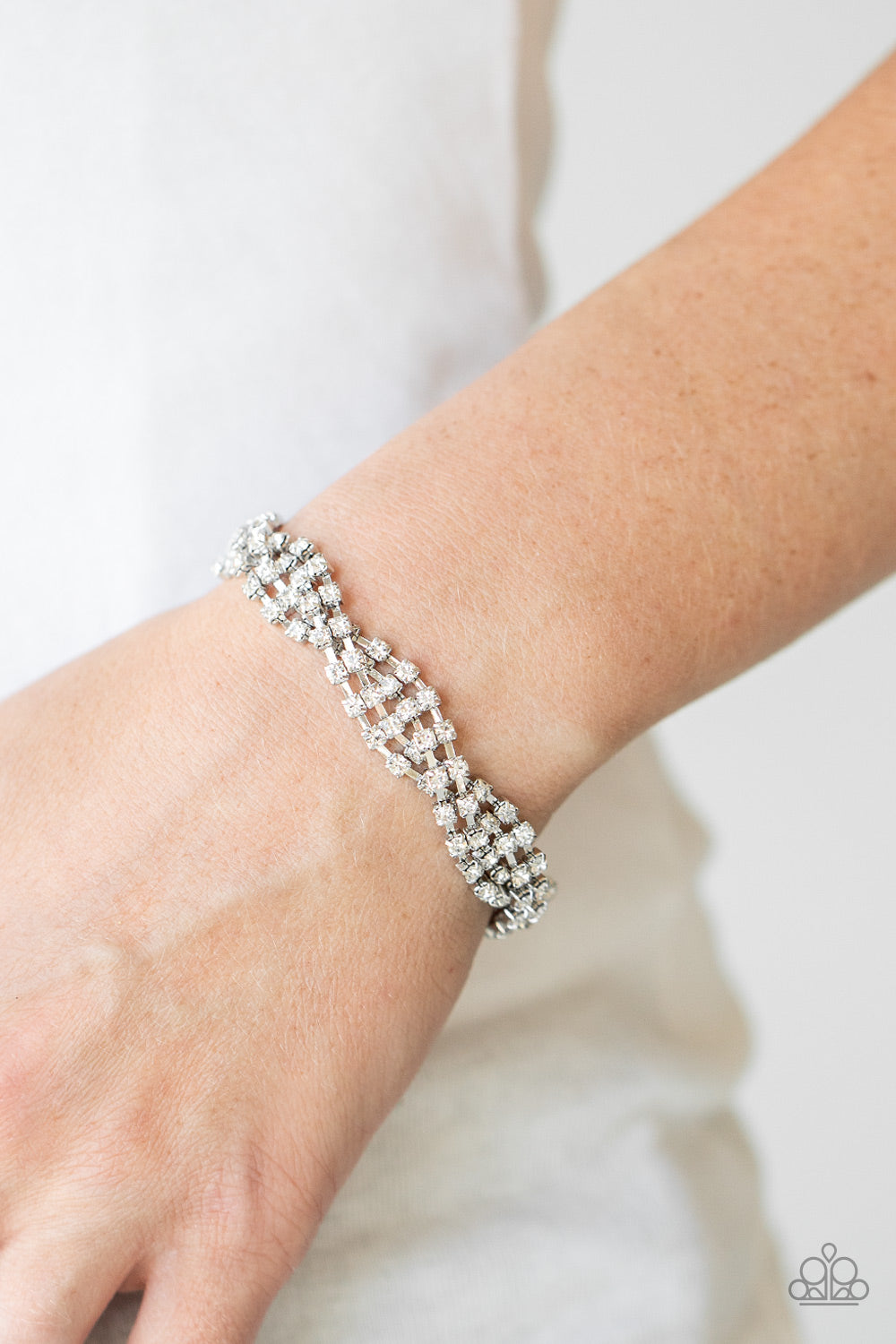 Paparazzi Bracelets - Twists and Turns - White