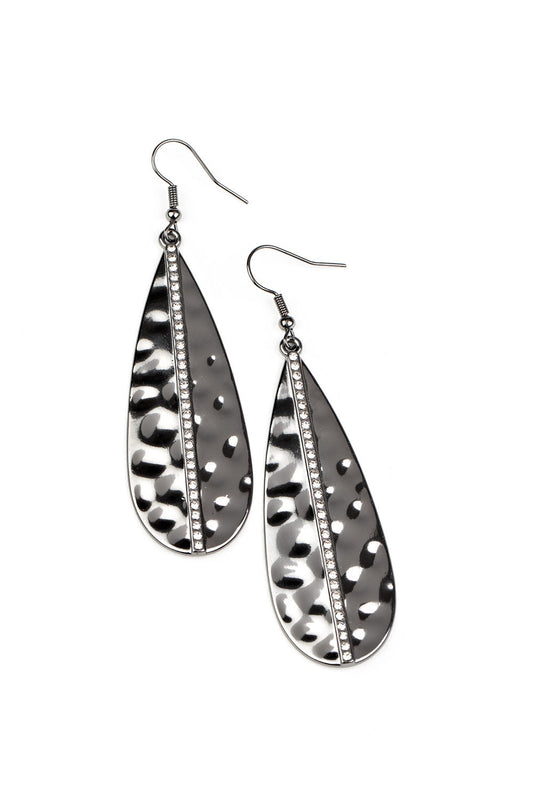 Paparazzi Earrings - On The Up and Upscale - Black