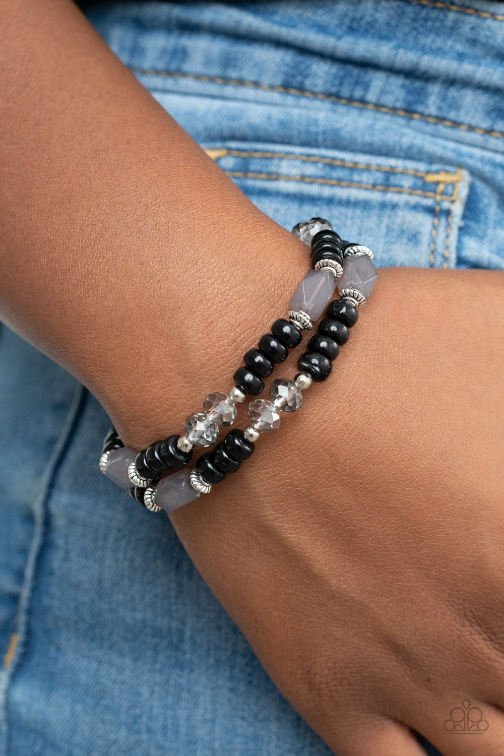 Paparazzi Bracelets - Delightfully Dainty - Black