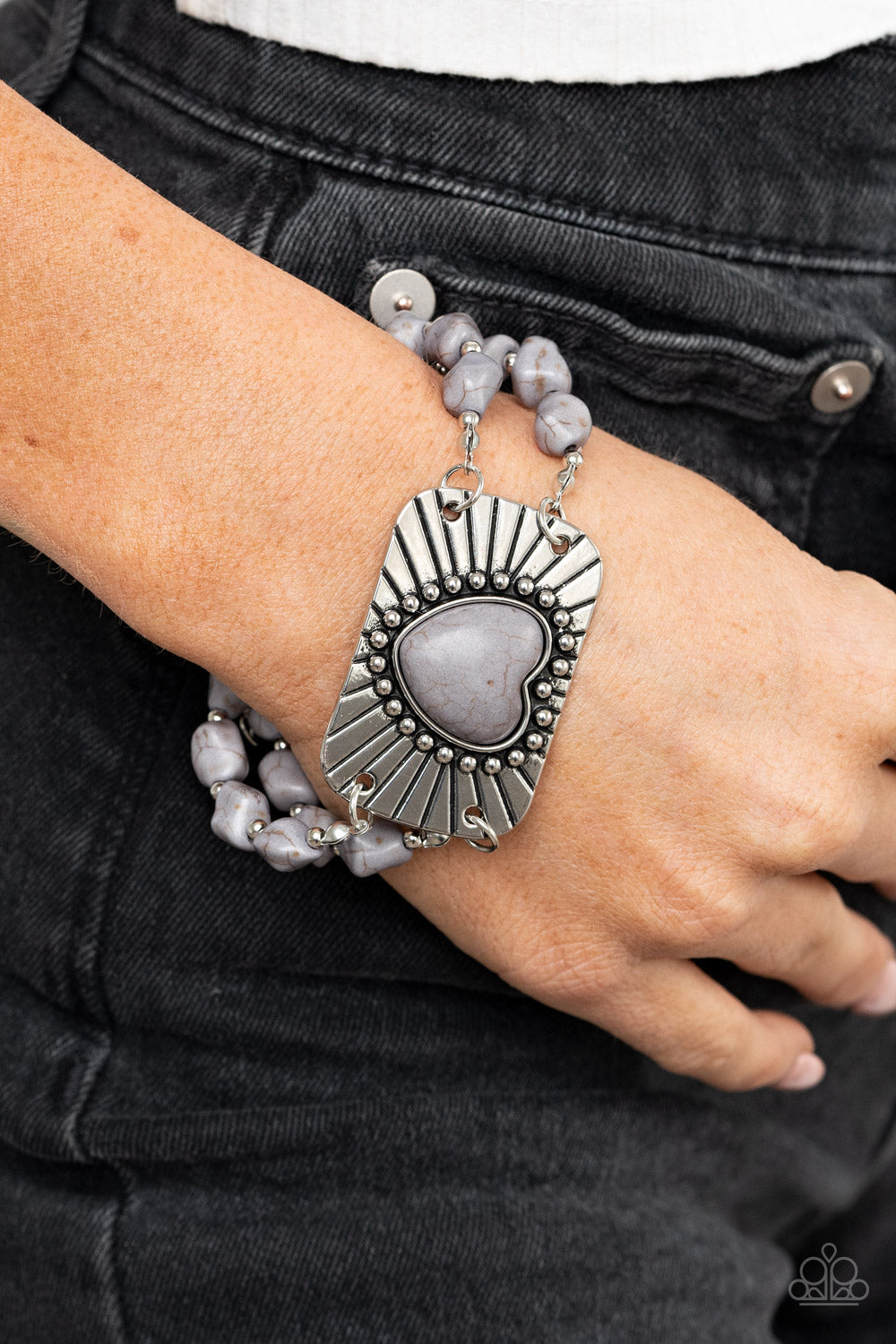 Paparazzi Bracelets - Sandstone Sweetheart - Silver