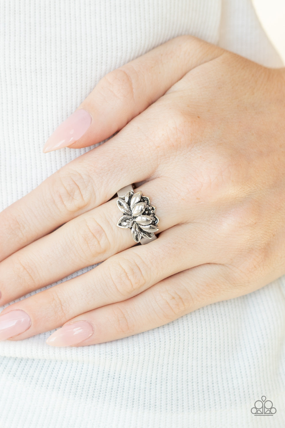 Paparazzi Rings - Lotus Crowns - Silver