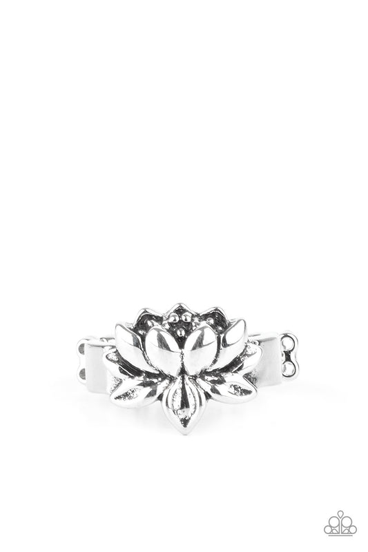 Paparazzi Rings - Lotus Crowns - Silver