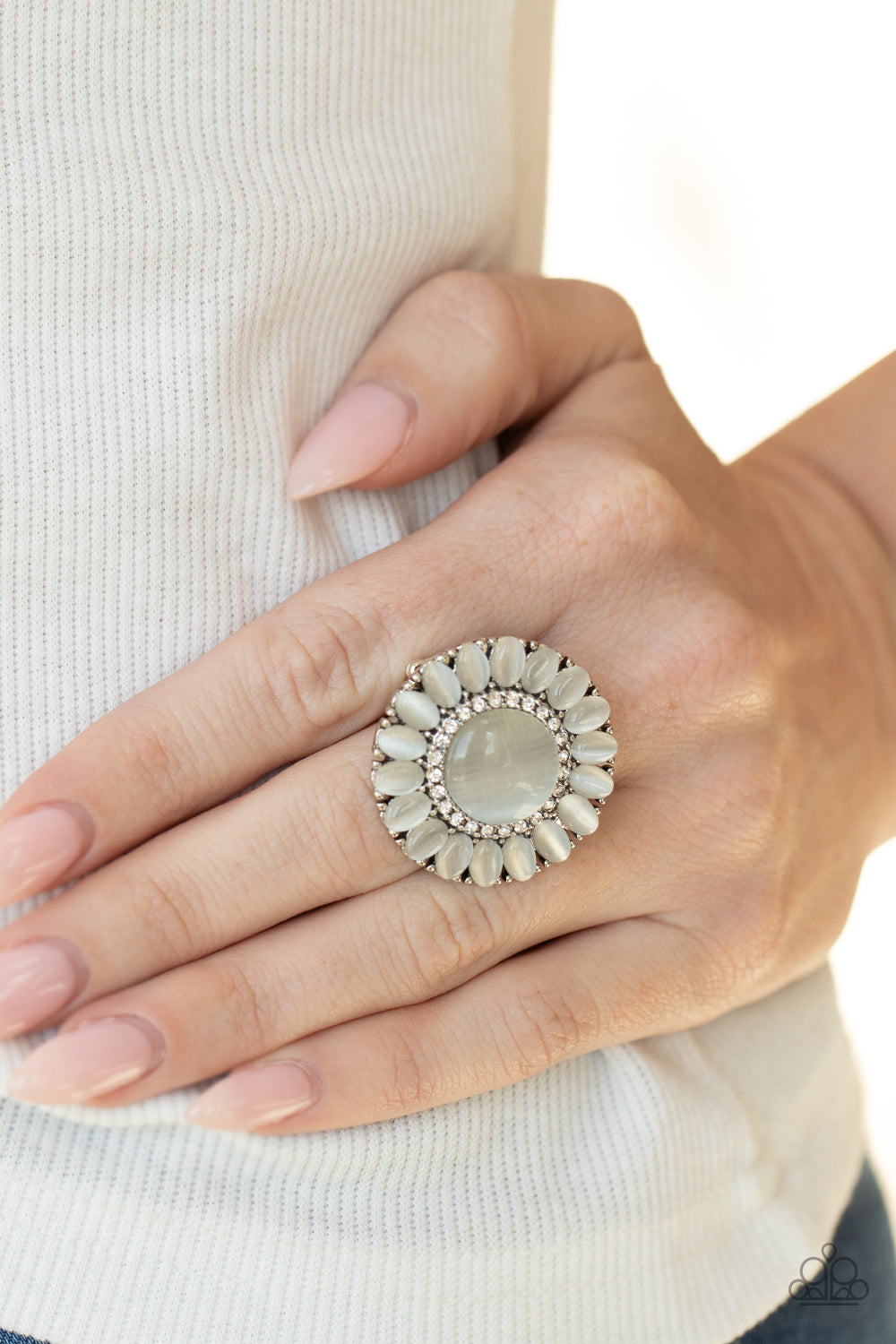 Paparazzi Rings - Elegantly Eden - White