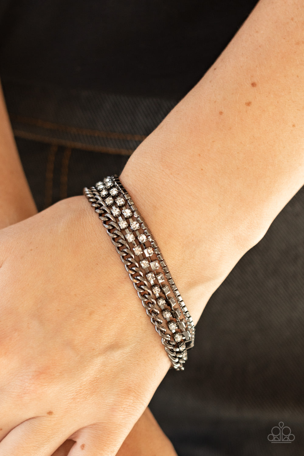 Paparazzi Bracelets - Brilliantly Beaming - Black