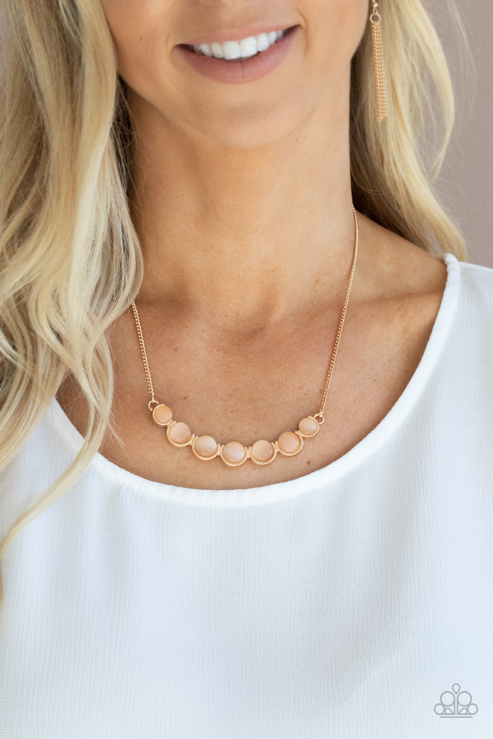 Paparazzi Necklaces - Serenely Scalloped - Gold