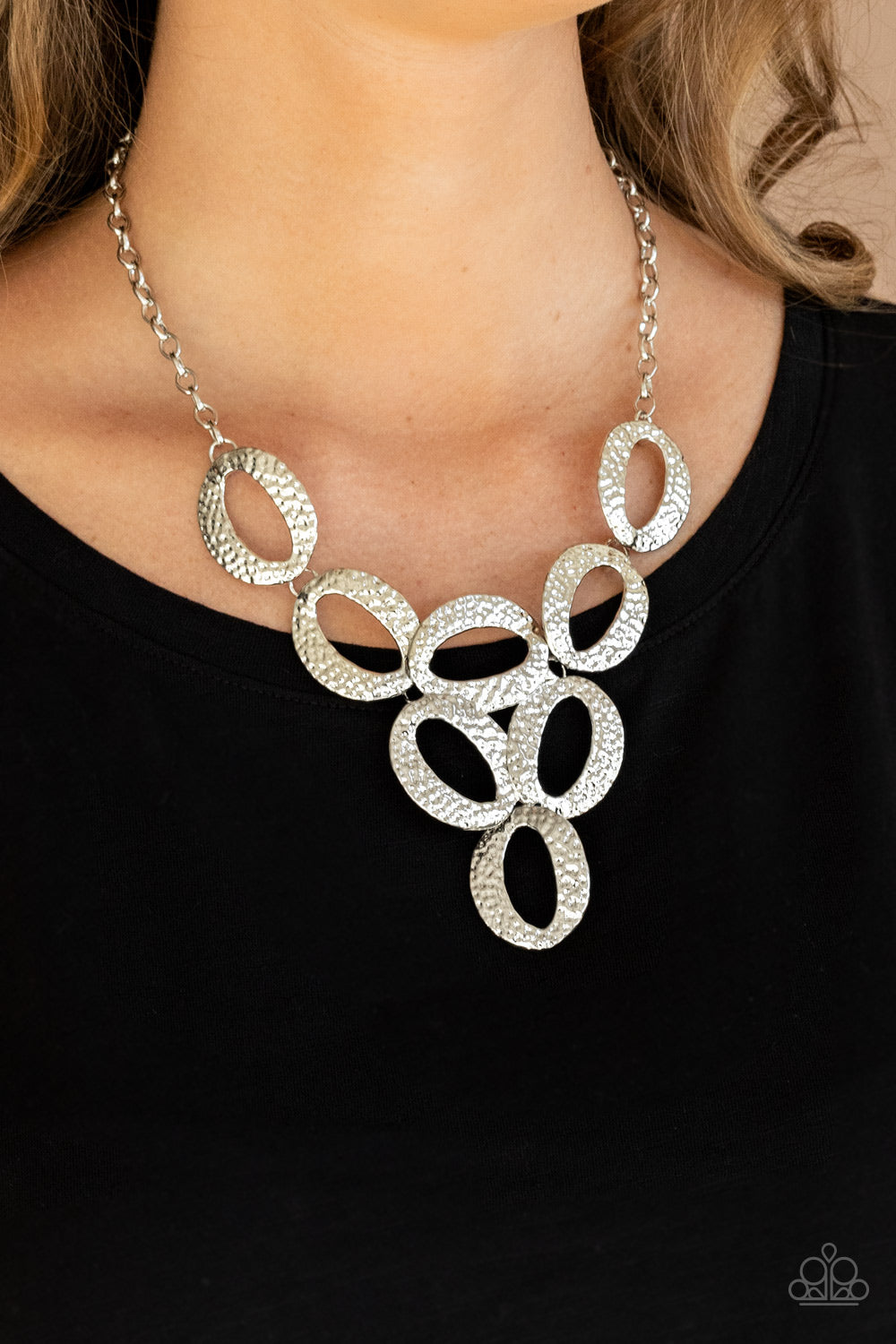 Paparazzi Necklaces - Oval The Limit - Silver