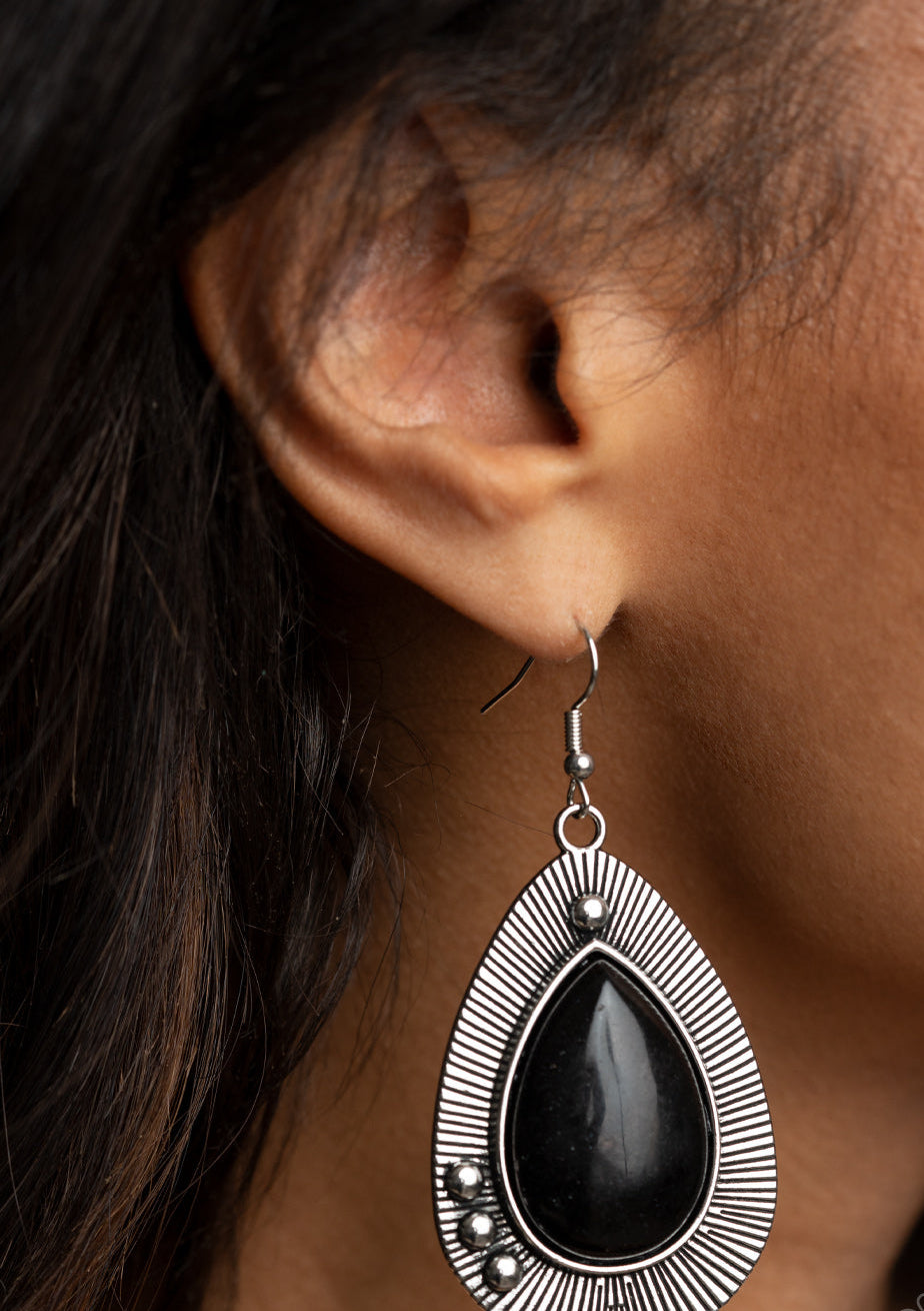 E007
A tassel of flat silver chain cascades from a row of three white rhinestones. Brushed in a high sheen reflective finish, the streaming chains coalesce into a brilliant shimmer. Earring attaches to a standard post fitting.