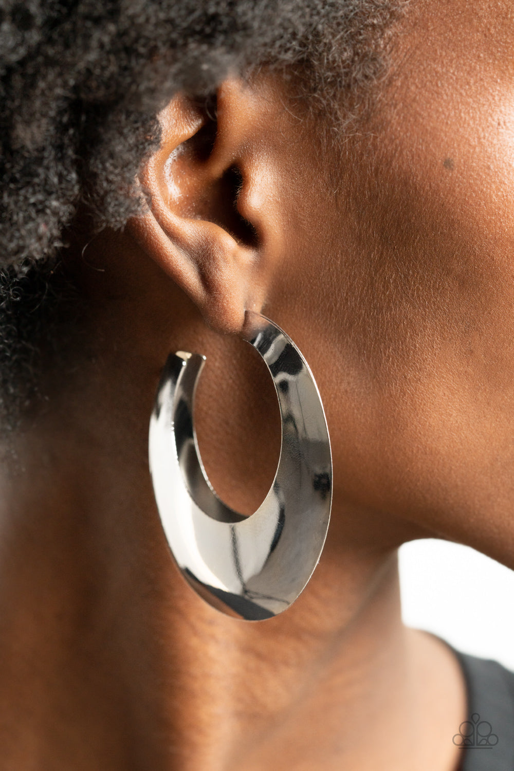 Paparazzi Earrings - Going Oval board - Silver Hoops