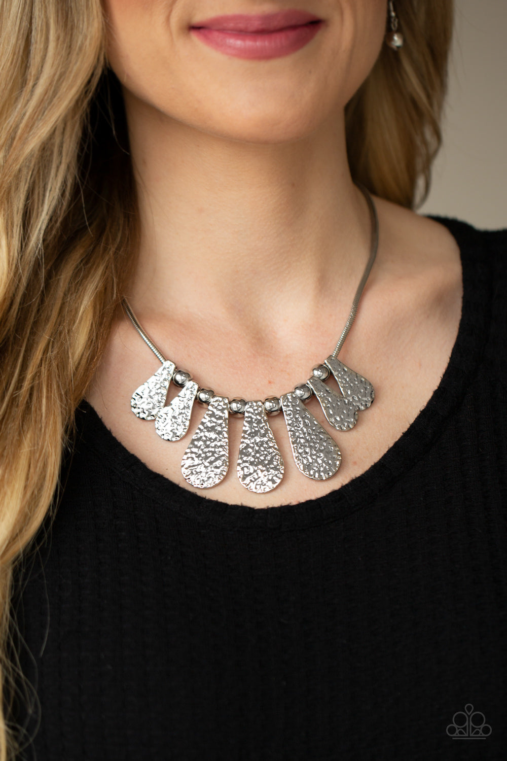 Paparazzi Necklaces - Gallery Goddess - Silver